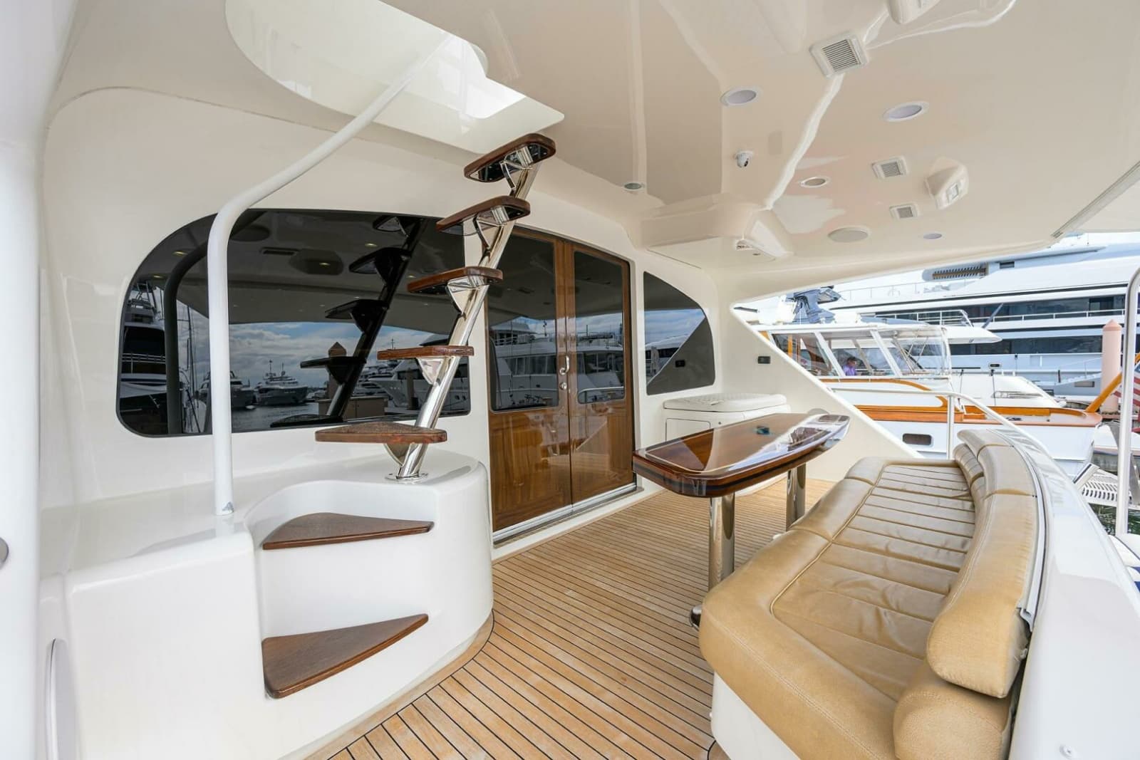 2017 Viking 92 Enclosed Bridge - Photo 11