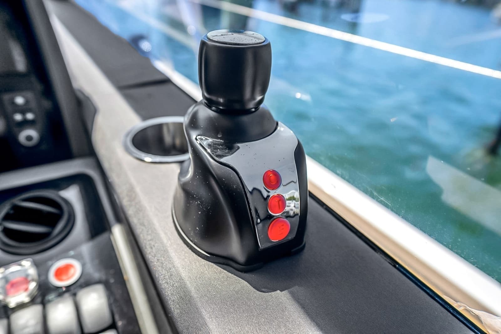 2016 Princess V58 - Photo 18