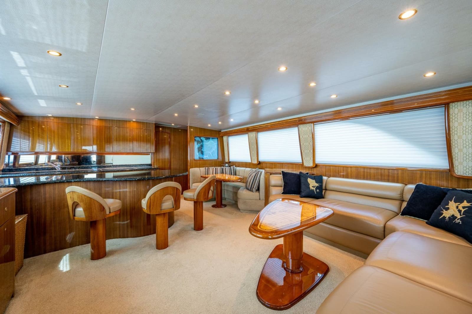 2005 Viking 74 Convertible - Photo 2