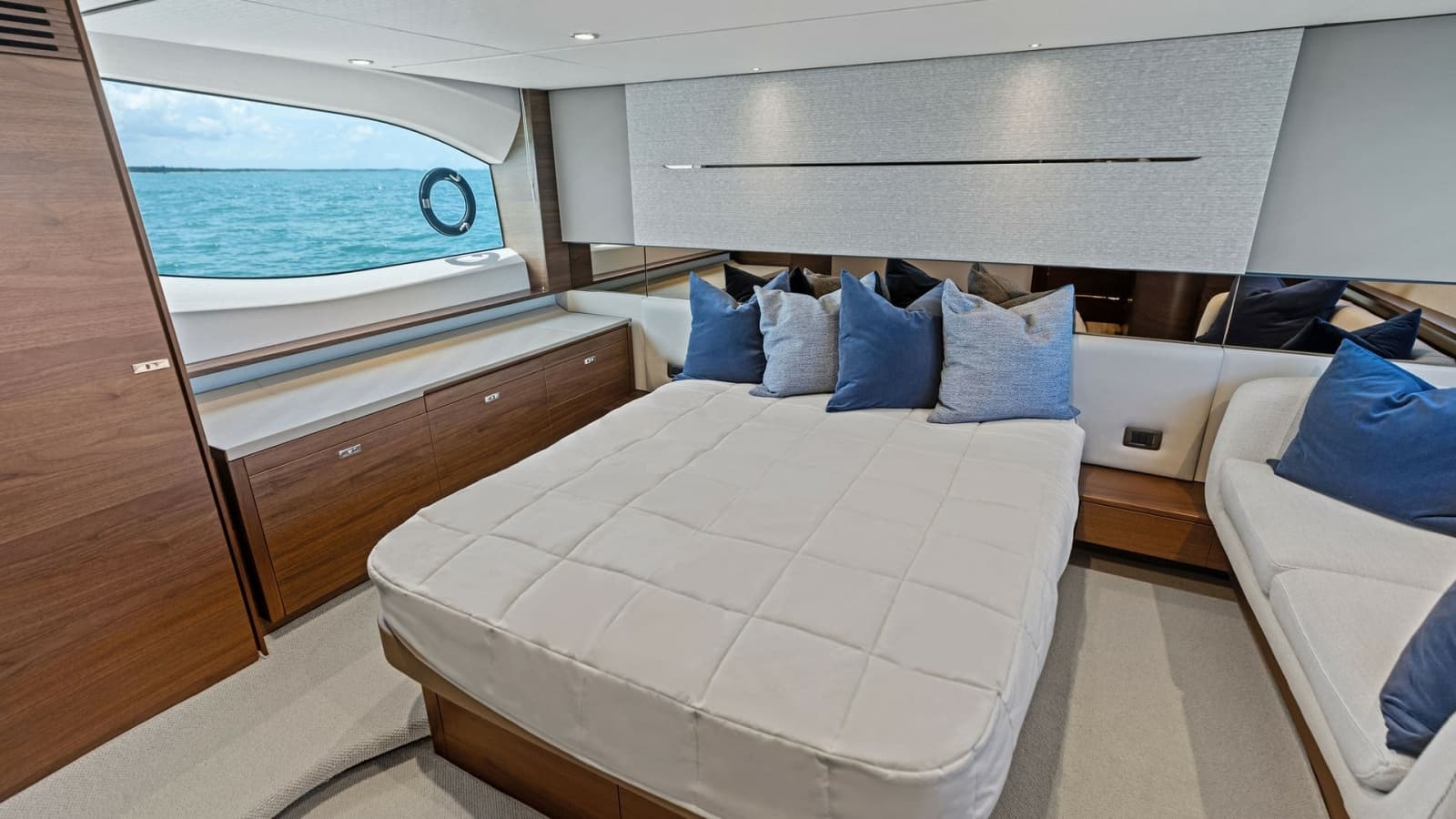 2026 Princess V55 - Photo 27