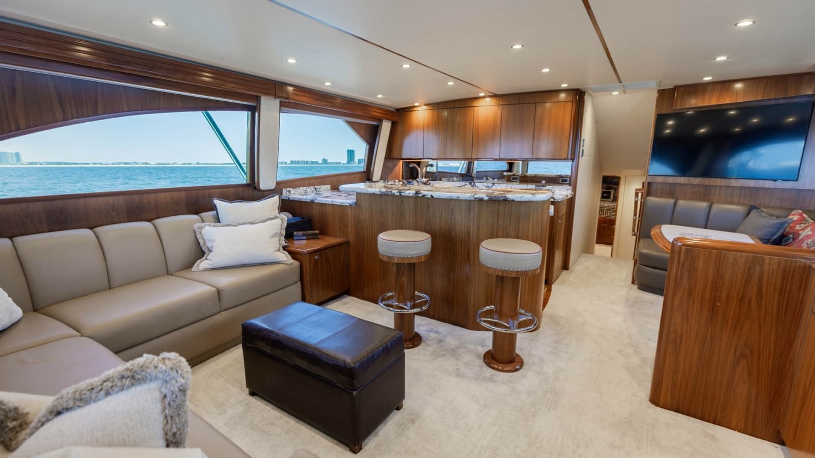 2020 Viking 62 Convertible - Photo 4
