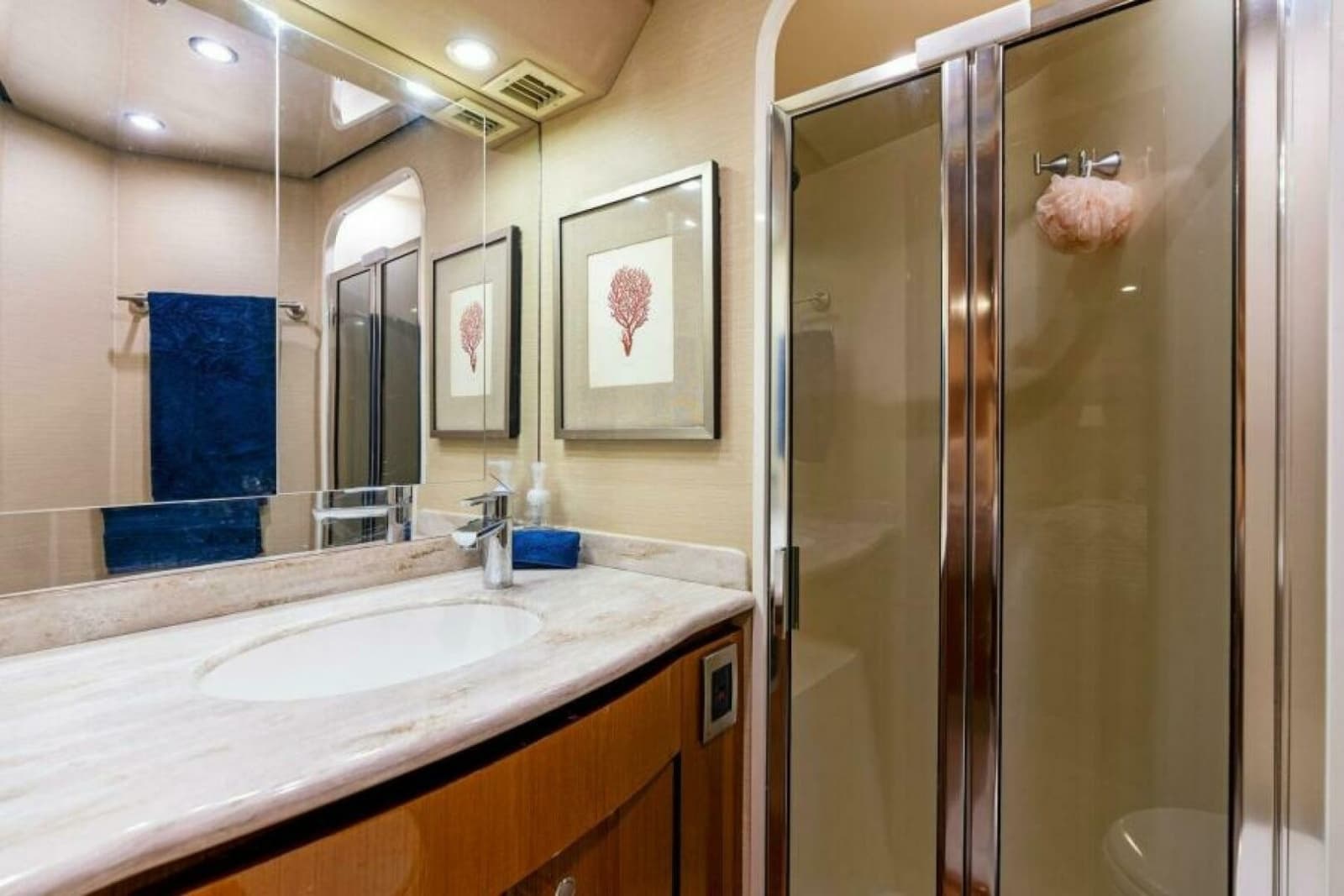 2003 Viking 48 Convertible - Photo 35