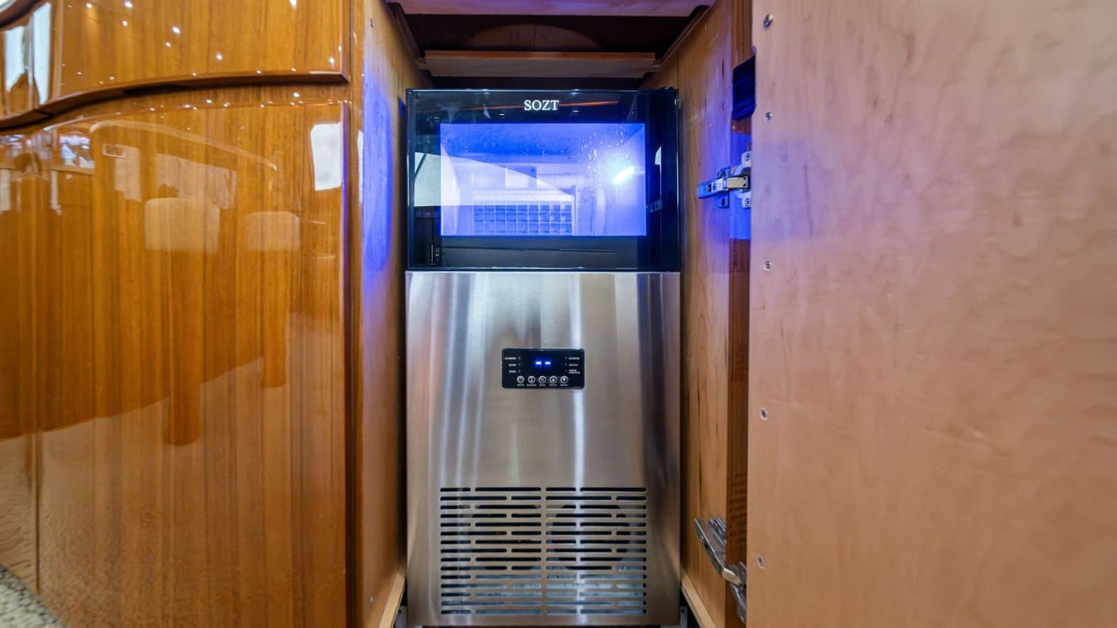 2013 Viking 55 Convertible - Photo 15