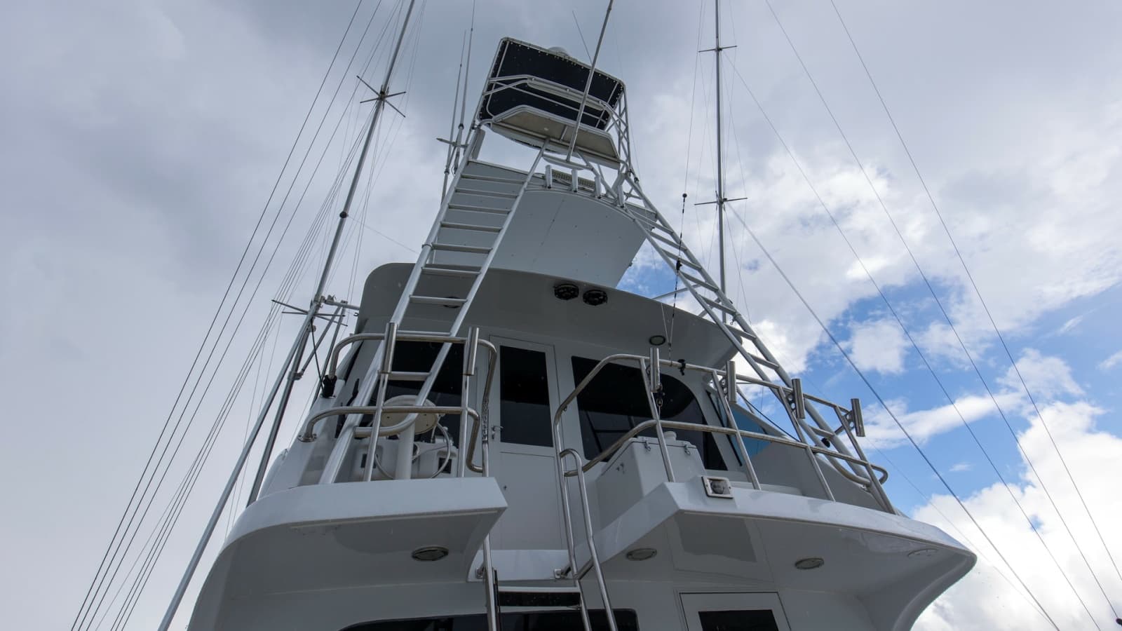 1999 Hatteras 60 Enclosed Bridge Convertible - Photo 28