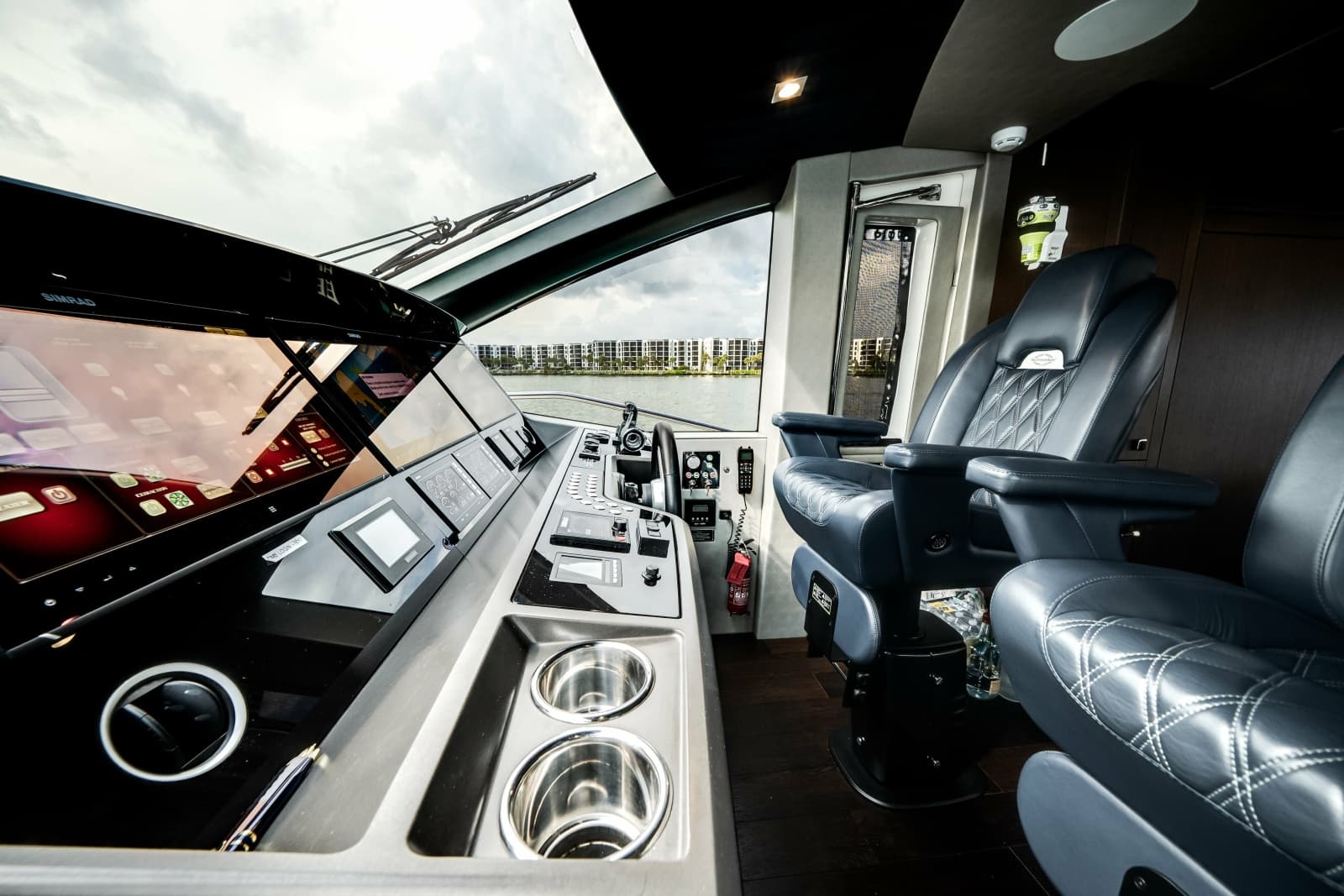 2019 Sunseeker 76 Flybridge - Photo 13