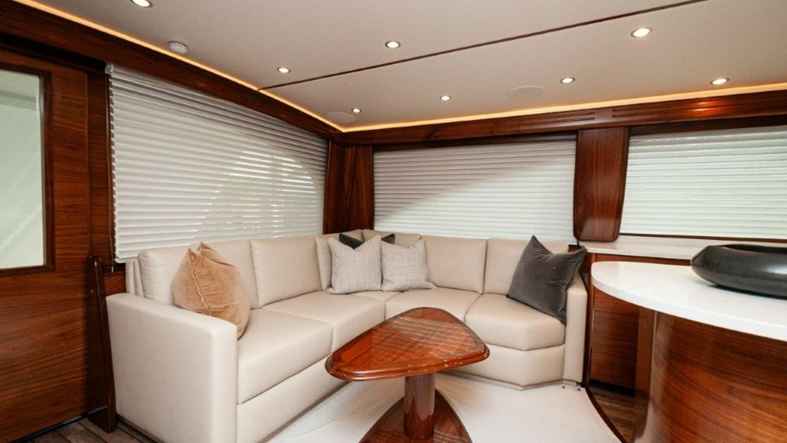 2025 Viking 58 Convertible - Photo 8