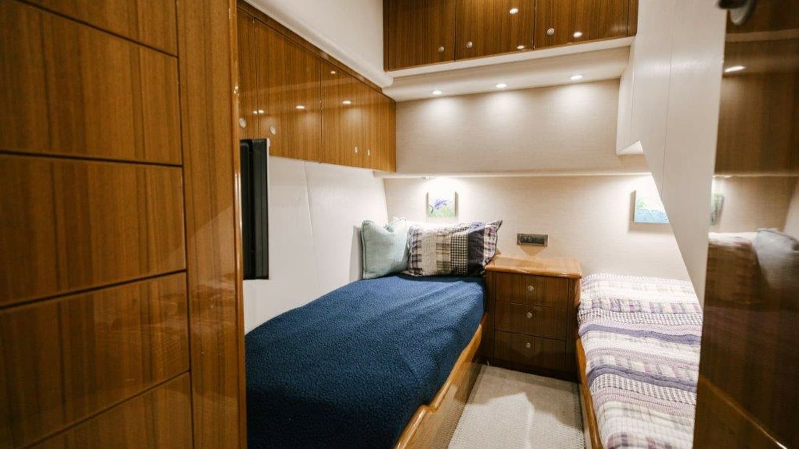 2007 Viking 64 Convertible - Photo 19