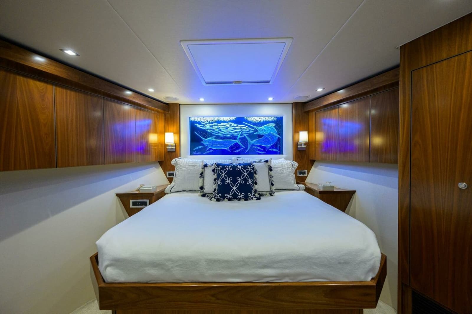 2020 Viking 92 Enclosed Bridge - Photo 17