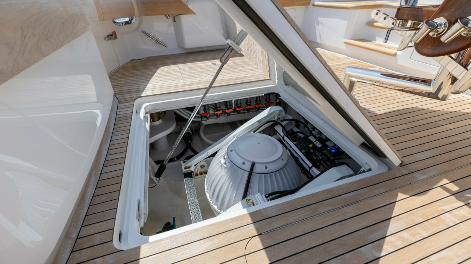 2025 Viking 74 Convertible - Photo 44