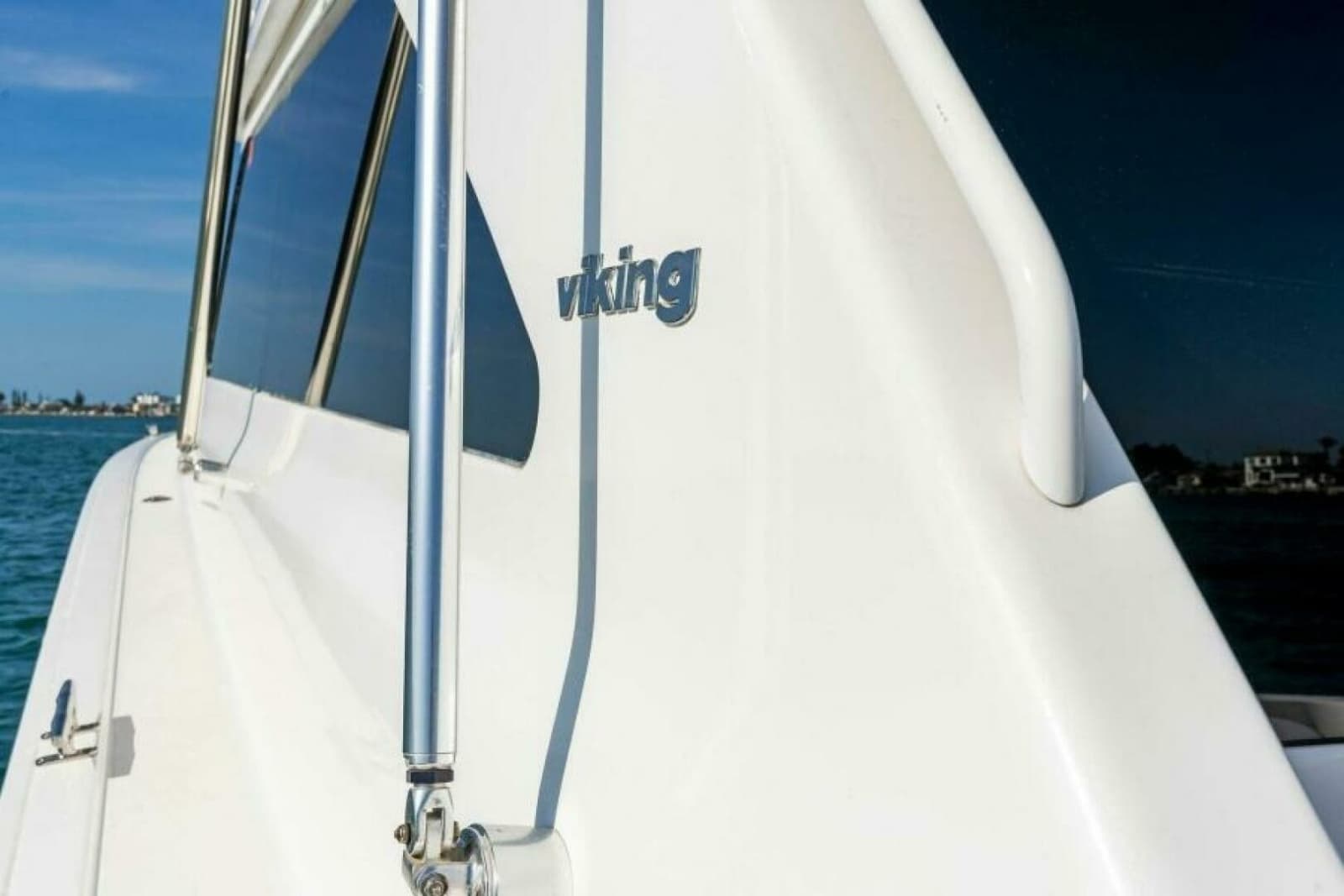 2003 Viking 48 Convertible - Photo 13
