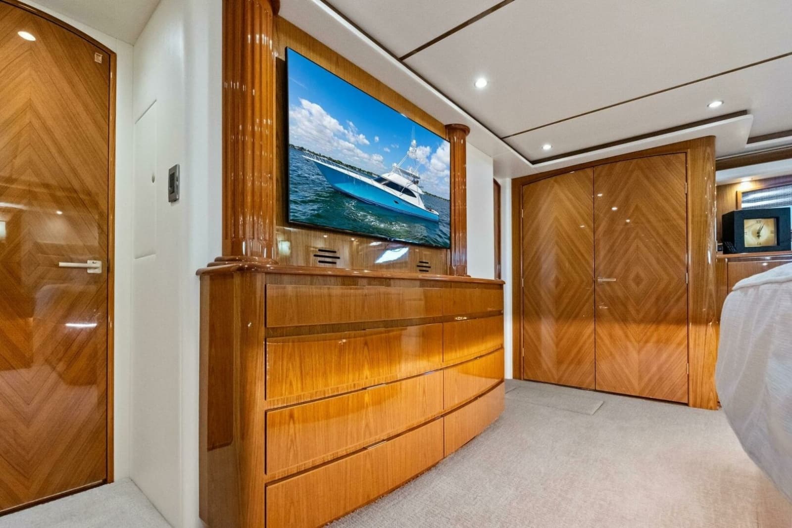 2012 Viking 82 Convertible - Photo 49