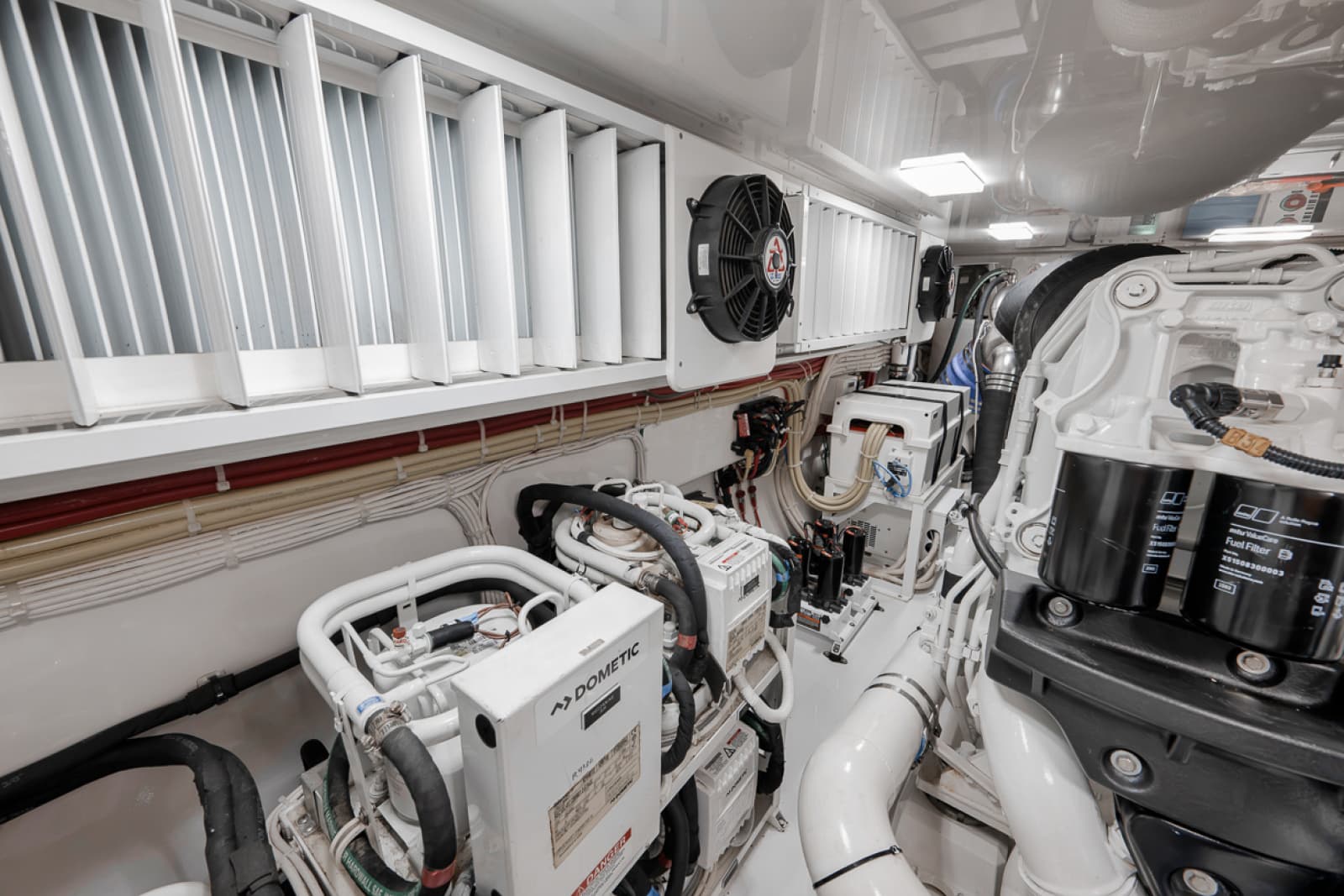 2020 Viking 68 Convertible - Photo 64