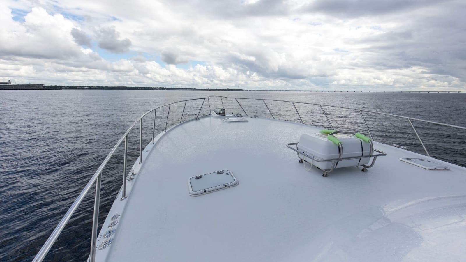 1999 Hatteras 60 Enclosed Bridge Convertible - Photo 35