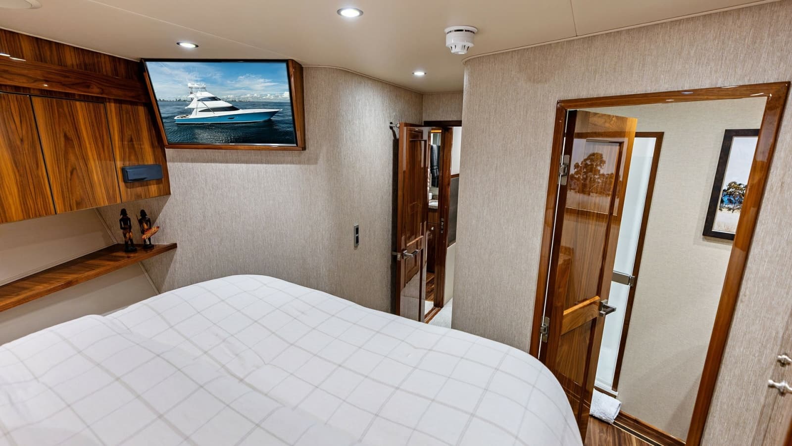 2017 Viking 80 Convertible - Photo 37