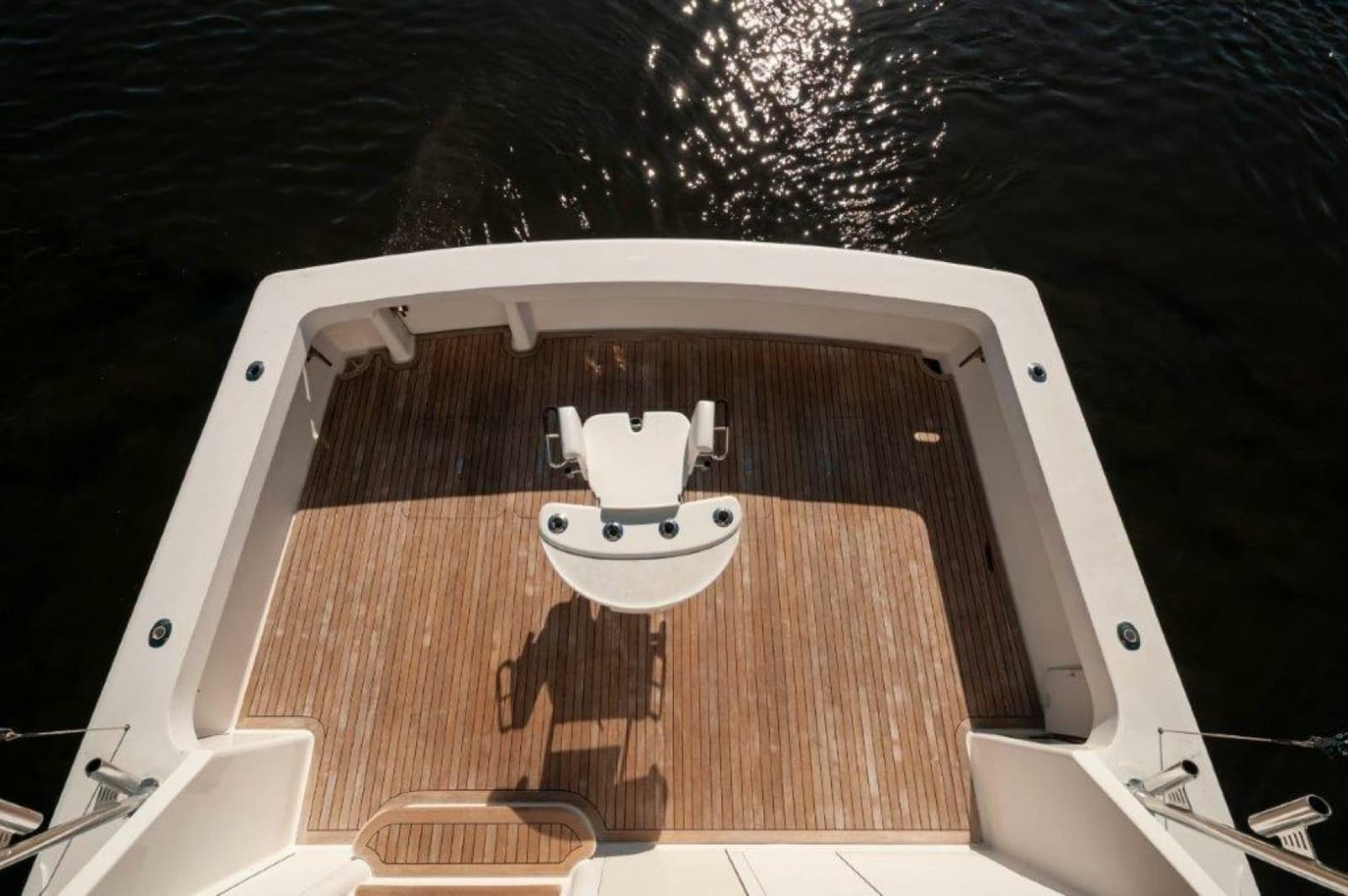 2001 Viking 61 Convertible - Photo 41