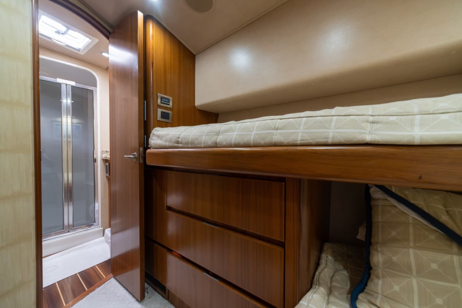 2012 Viking 60 Convertible - Photo 62