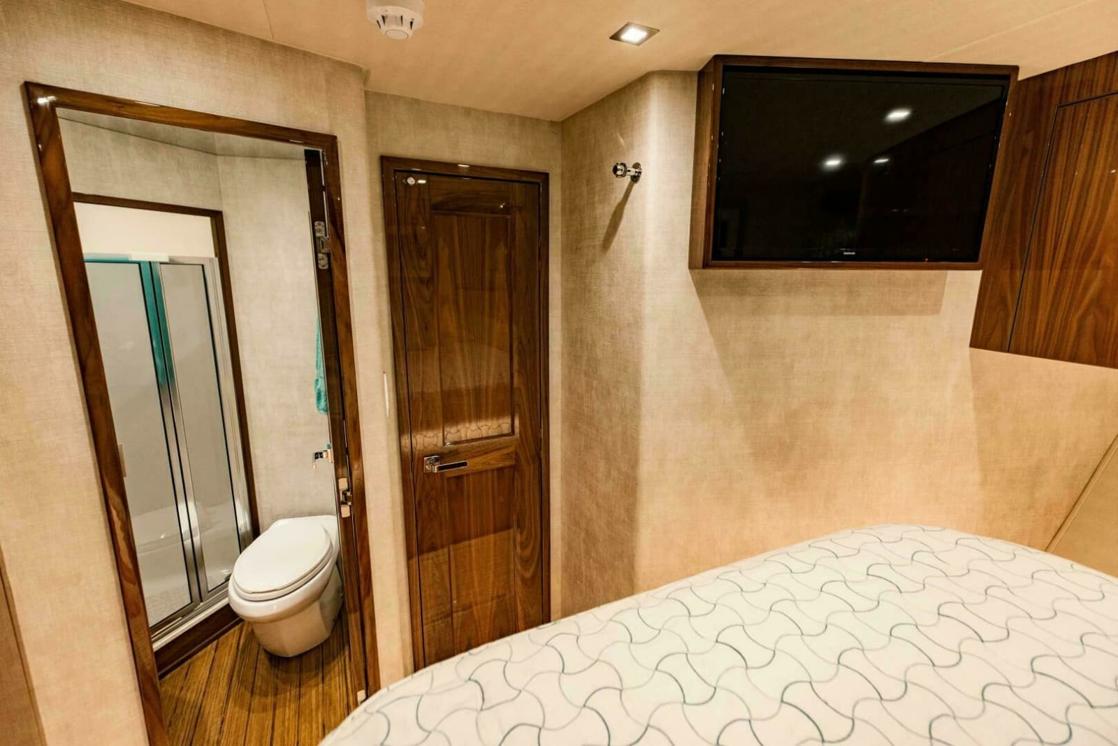 2020 Viking 72 Enclosed Bridge - Photo 23
