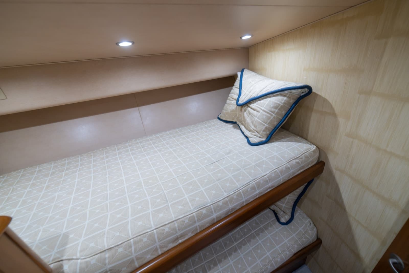 2012 Viking 60 Convertible - Photo 67