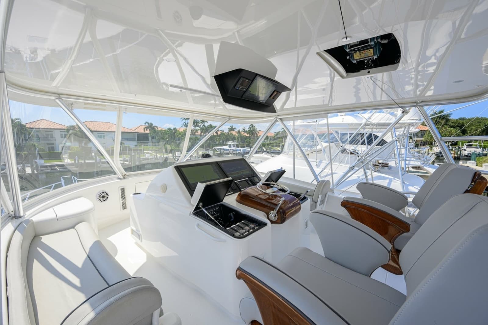 2021 Viking 58 Convertible - Photo 23