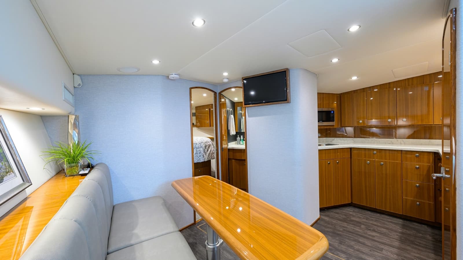 2022 Viking 44 Open - Photo 6