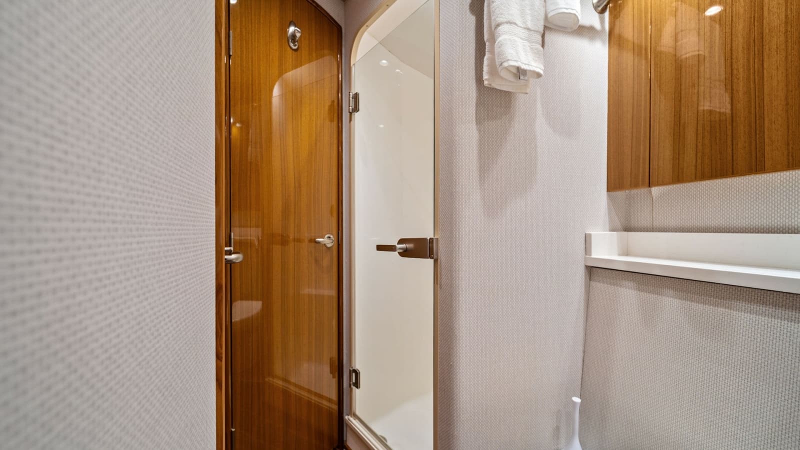 2015 Viking 55 Convertible - Photo 43
