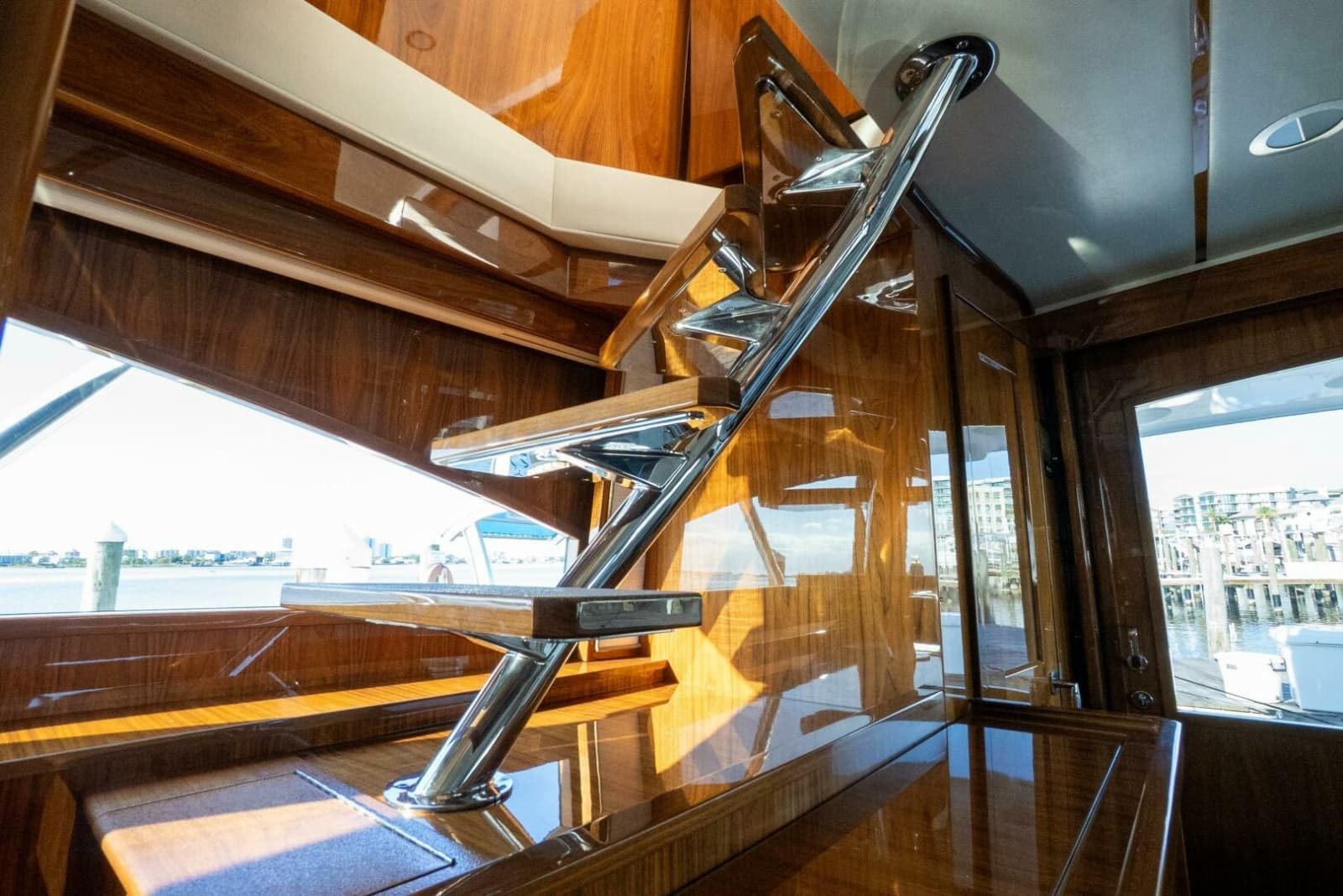 2021 Viking 72 Enclosed Bridge - Photo 6