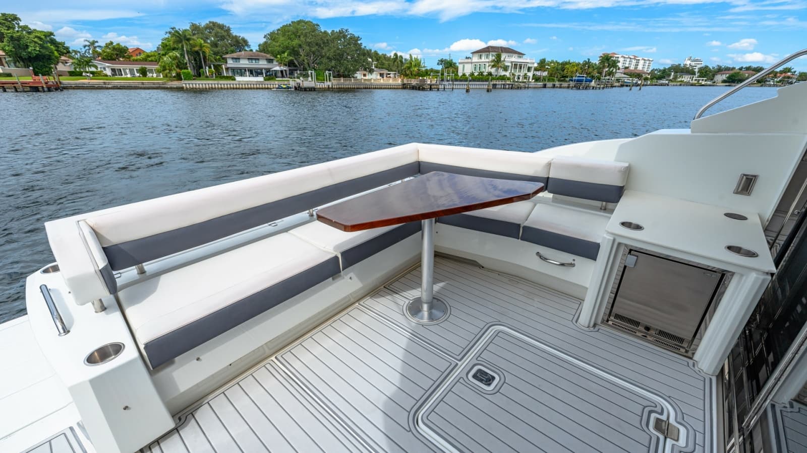 2019 Cruisers Yachts Cantius 46 - Photo 31