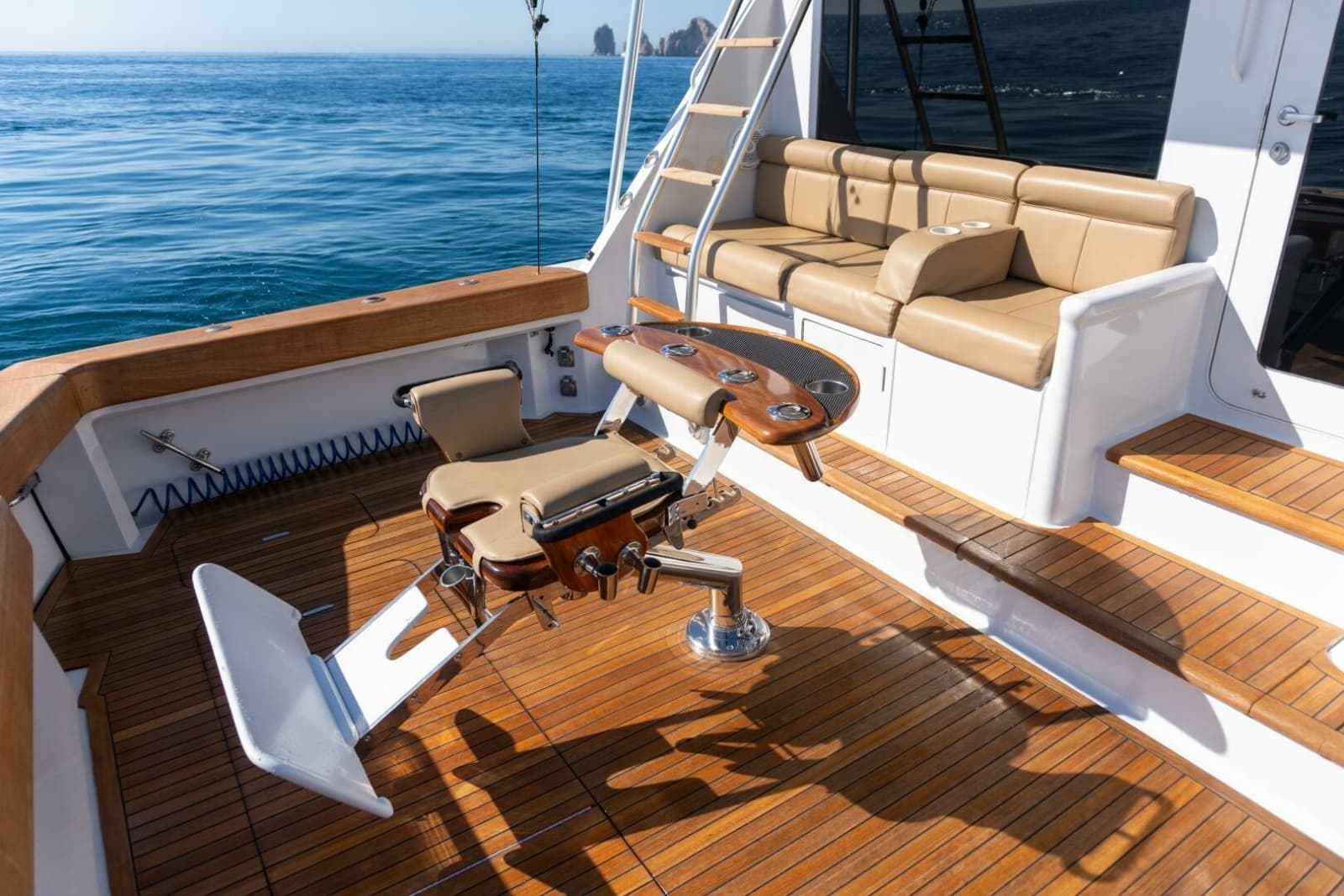 2001 Hatteras 60 Convertible - Photo 5