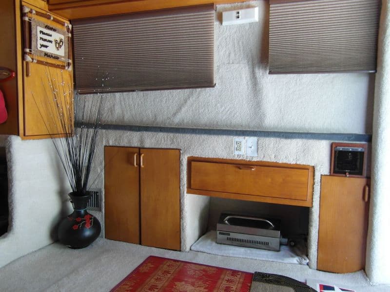 1995 Sportfish Salon Starboard View