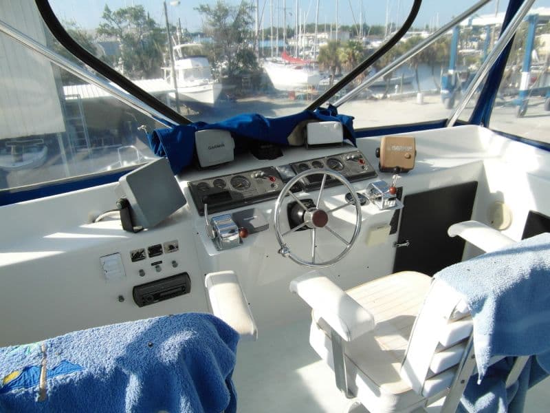 1995 Sportfish Flybridge Helm 2