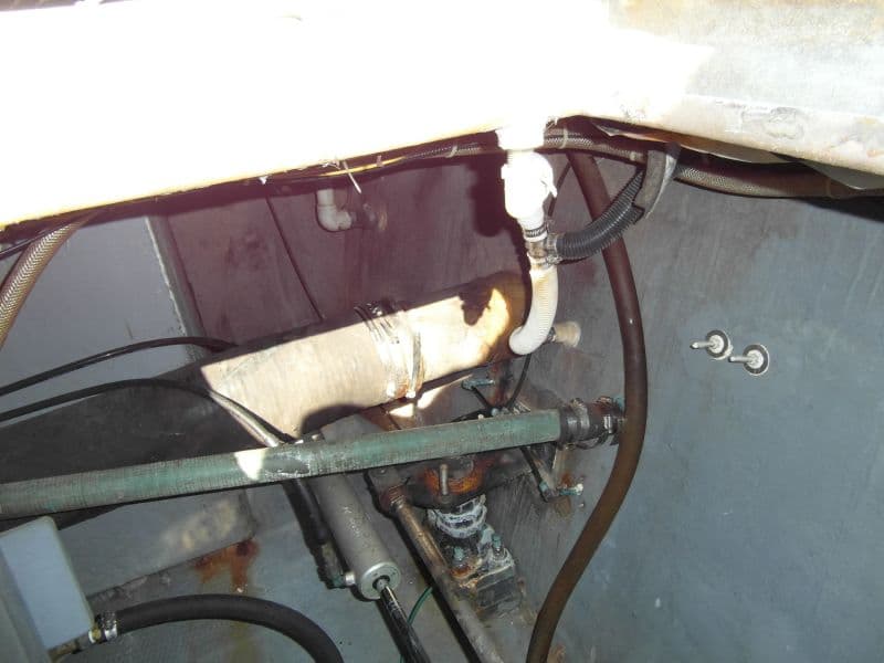 1995 Sportfish Engine Room