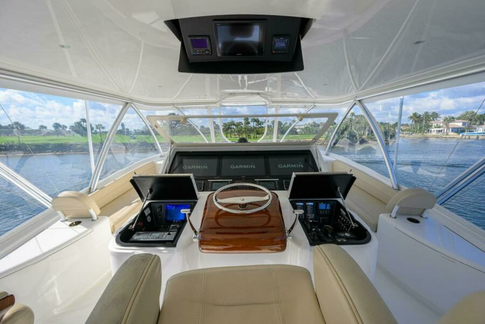 2019 Viking 80 Convertible - Photo 33