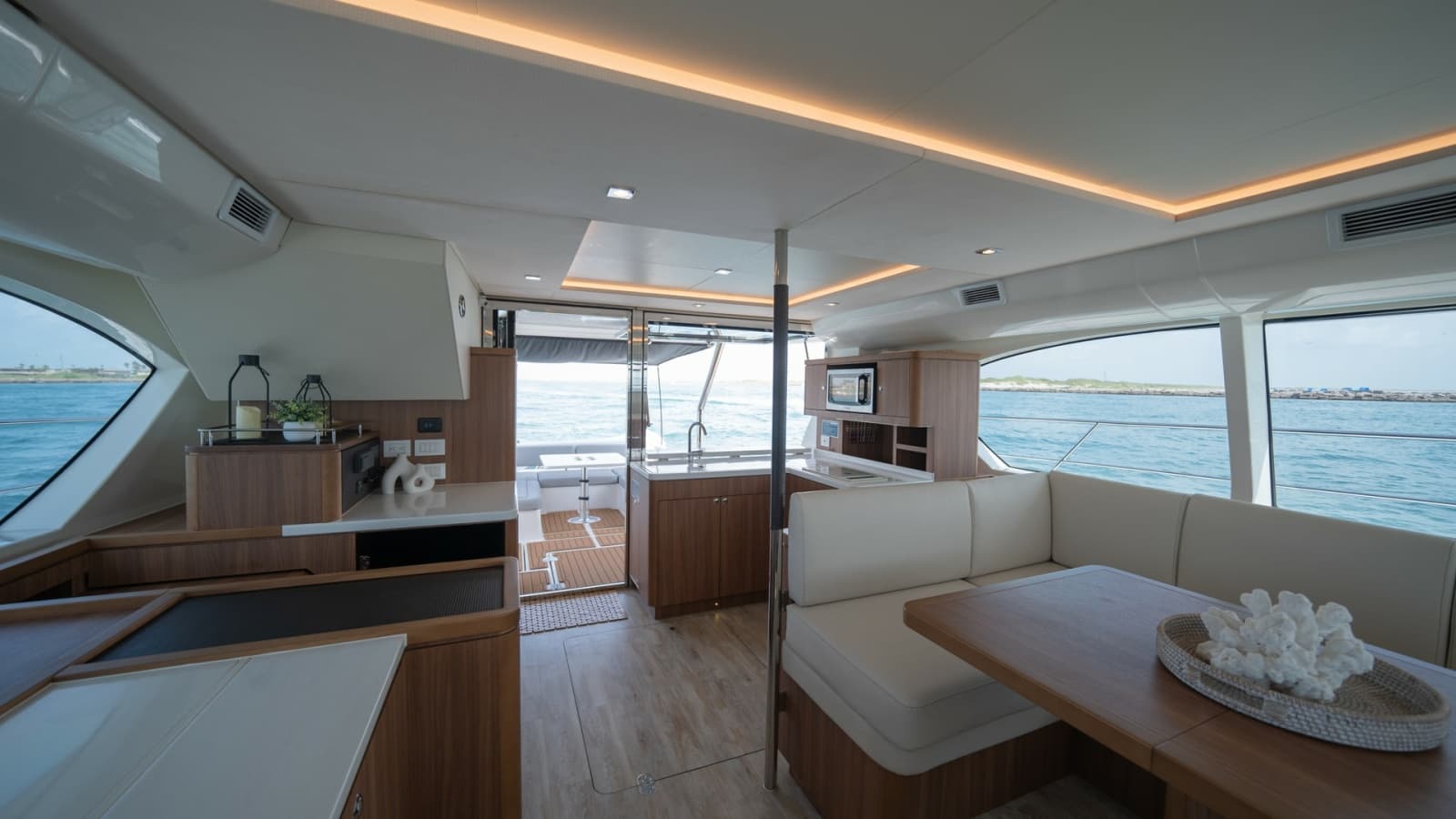 2021 Aquila 44 Motor Yacht - Photo 3