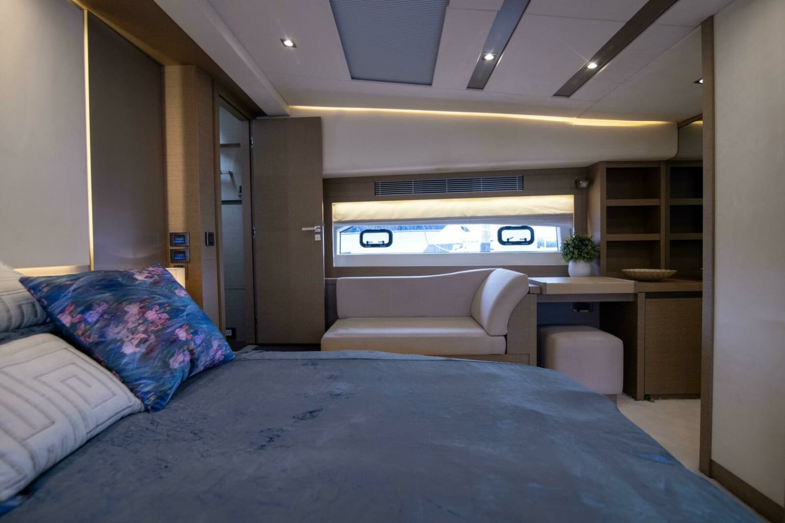 2018 Prestige 680 Flybridge - Photo 19