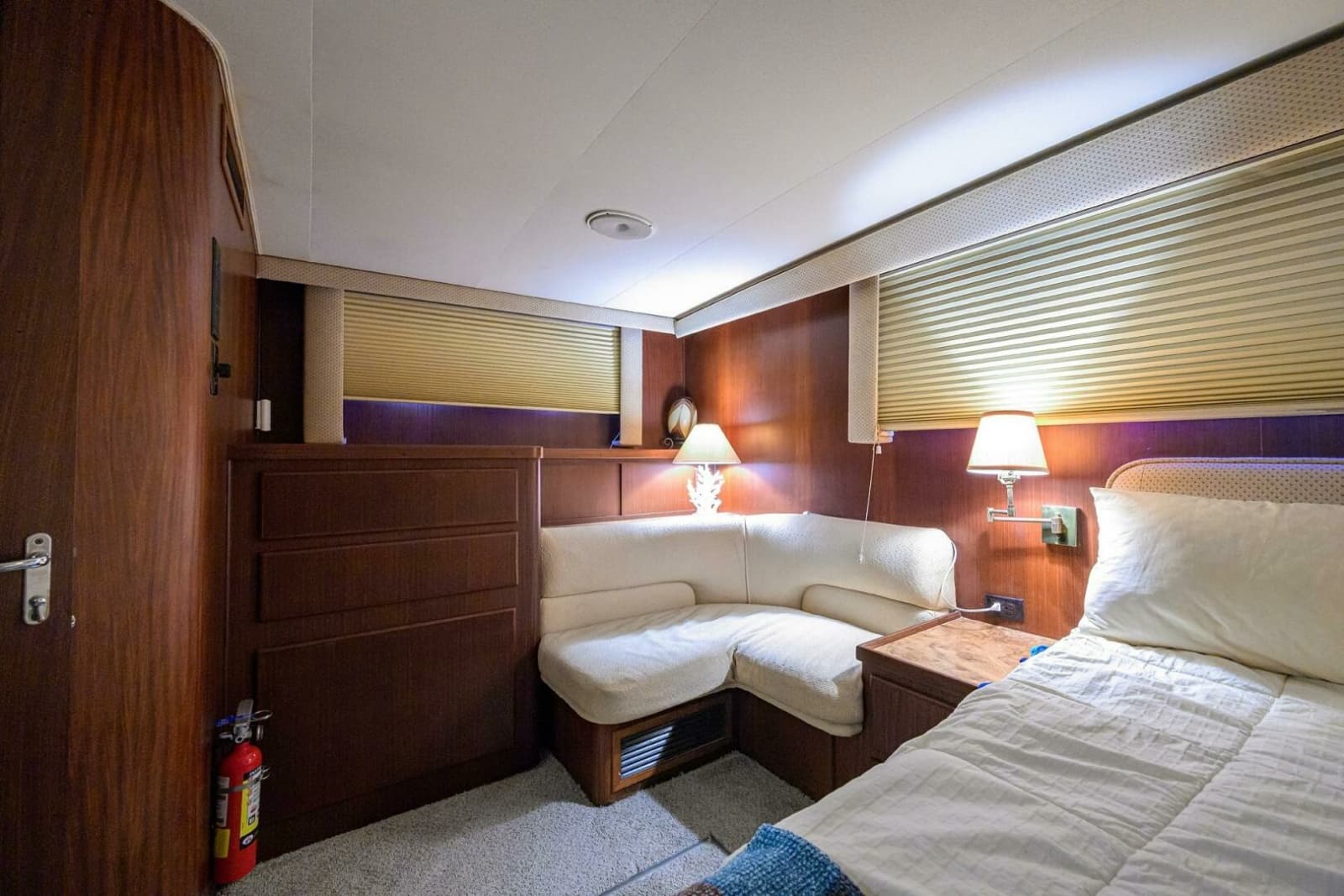 1987 Hatteras 63 Motor Yacht - Photo 28