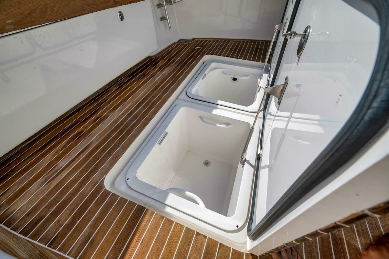 2011 Viking 76 Enclosed Bridge - Photo 87