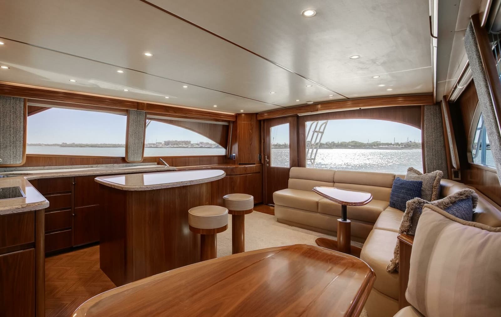 2019 Viking 62 Convertible - Photo 4