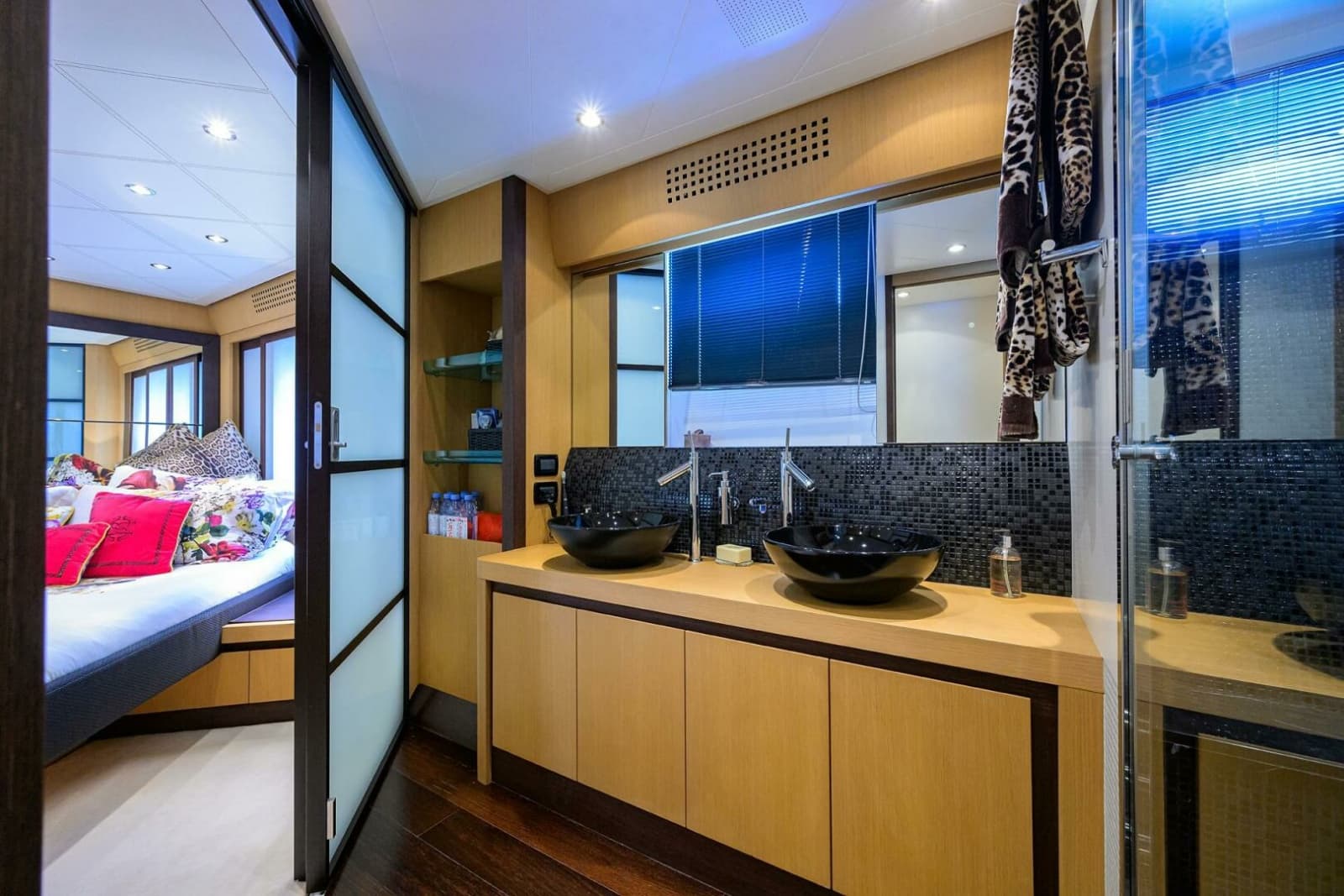 2009 Pershing 90 Express - Photo 26