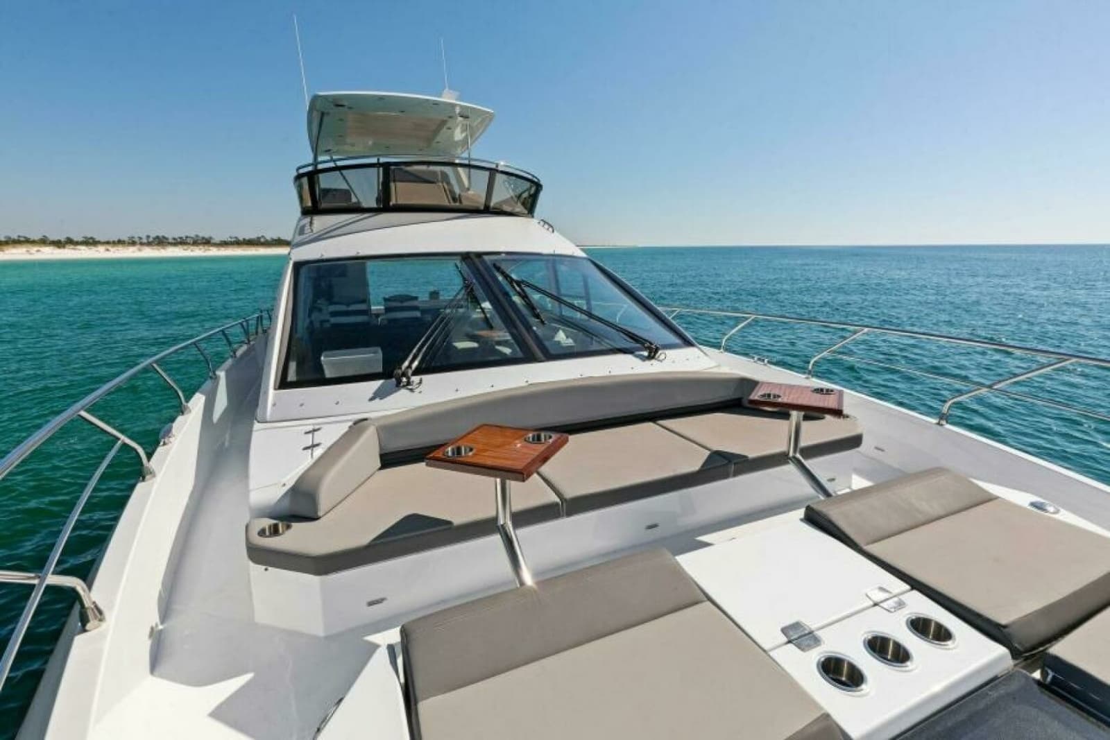 2023 Cruisers Yachts 60 Cantius Fly - Photo 6