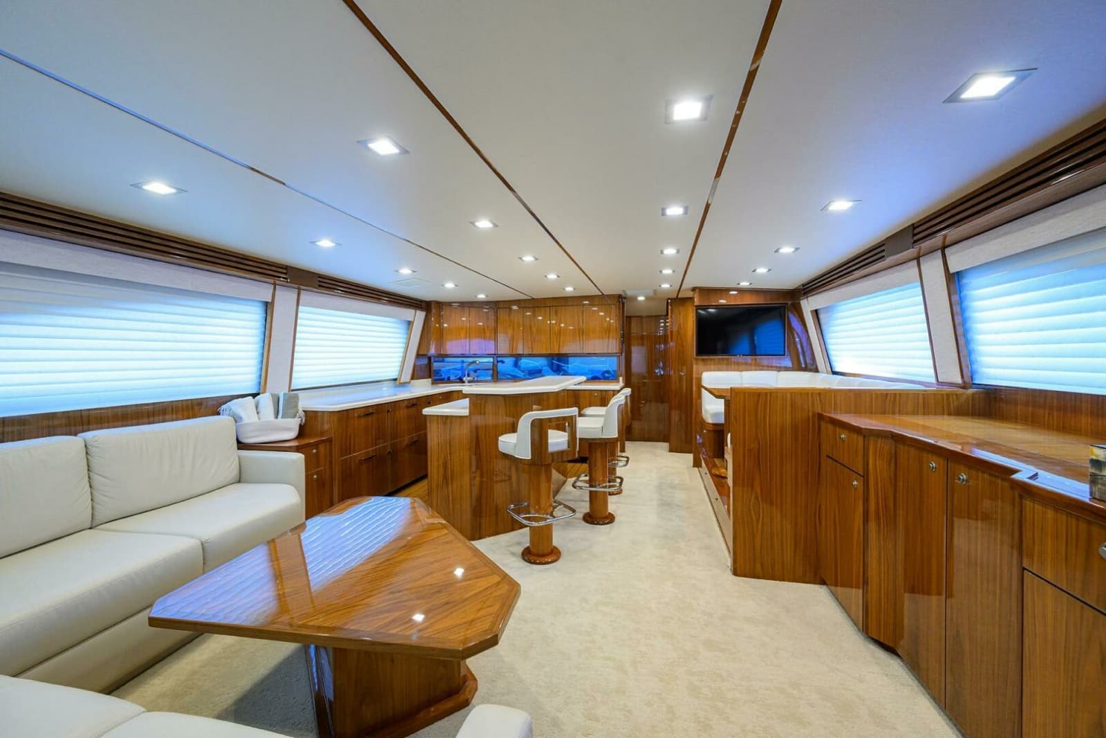 2021 Viking 72 Convertible - Photo 2