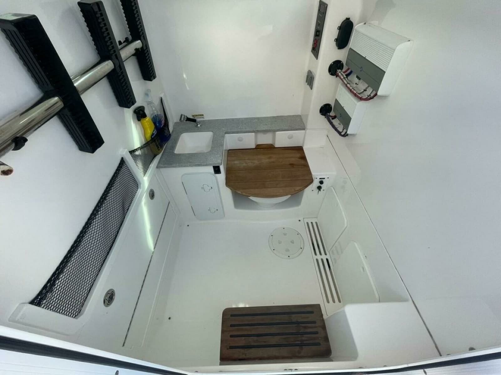2022 Everglades 335 Center Console - Photo 30
