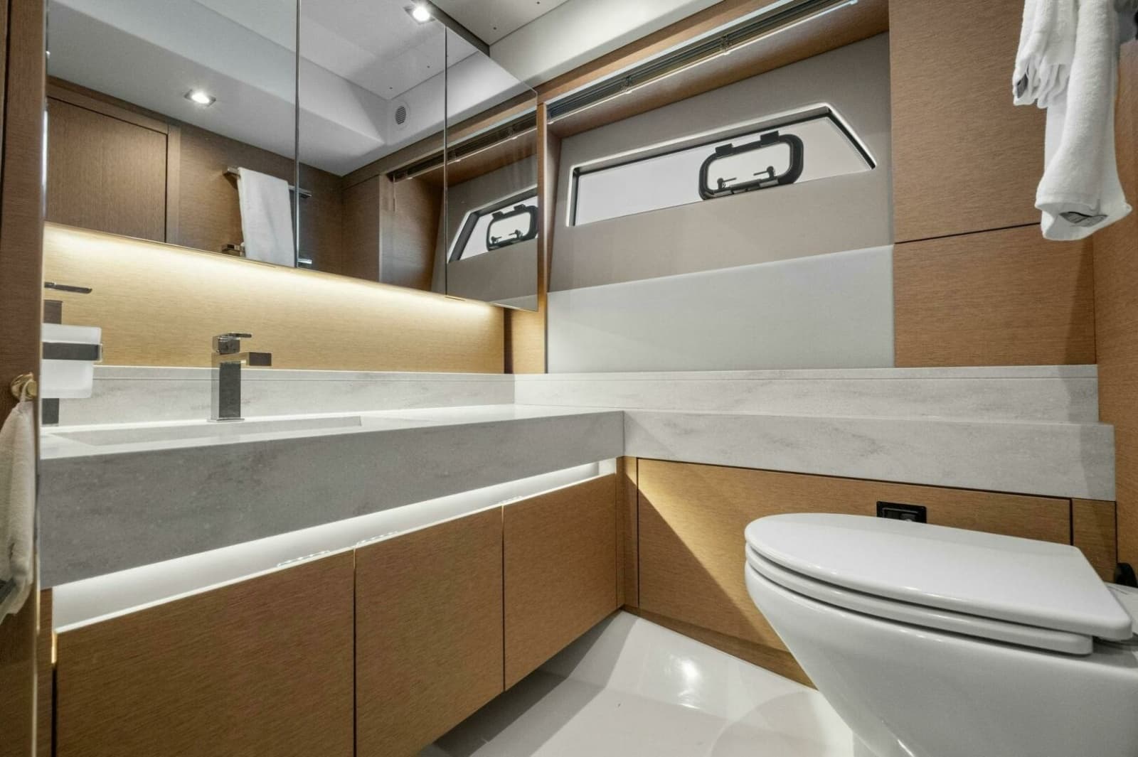 2022 Prestige 520 Flybridge - Photo 43