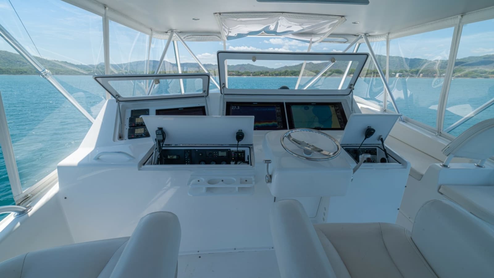2005 Viking 61 Convertible - Photo 61