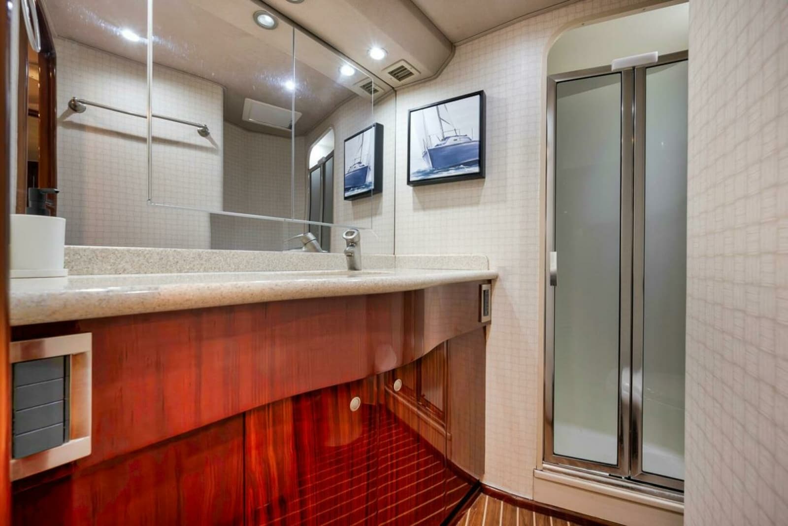 2007 Viking 52 Sport Coupe - Photo 31