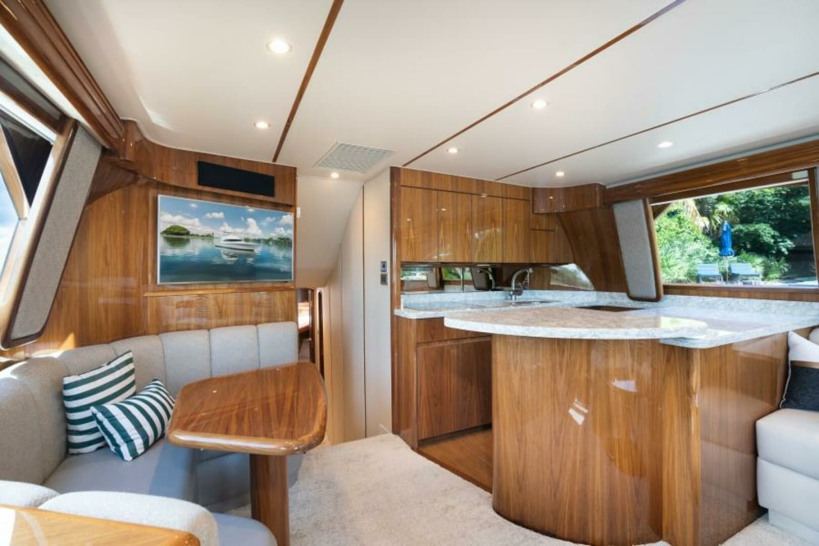 2019 Viking 48 Convertible - Photo 9