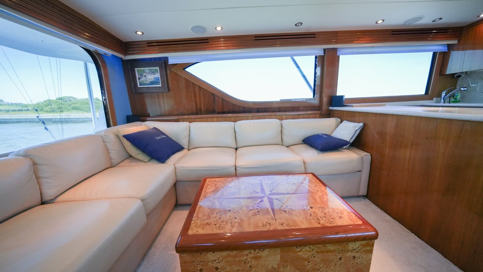 2001 Hatteras 60 Convertible - Photo 5