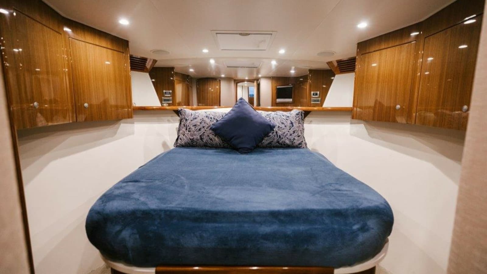 2007 Viking 64 Convertible - Photo 12