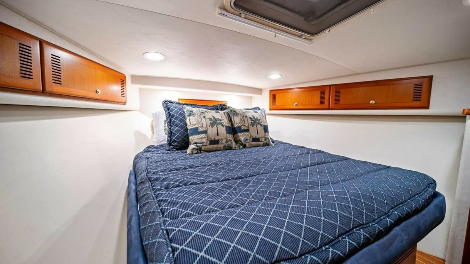 2005 Cabo 40 Express - Photo 87