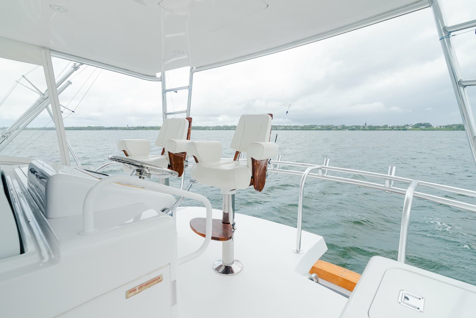 2005 Hatteras 60 Convertible - Photo 22