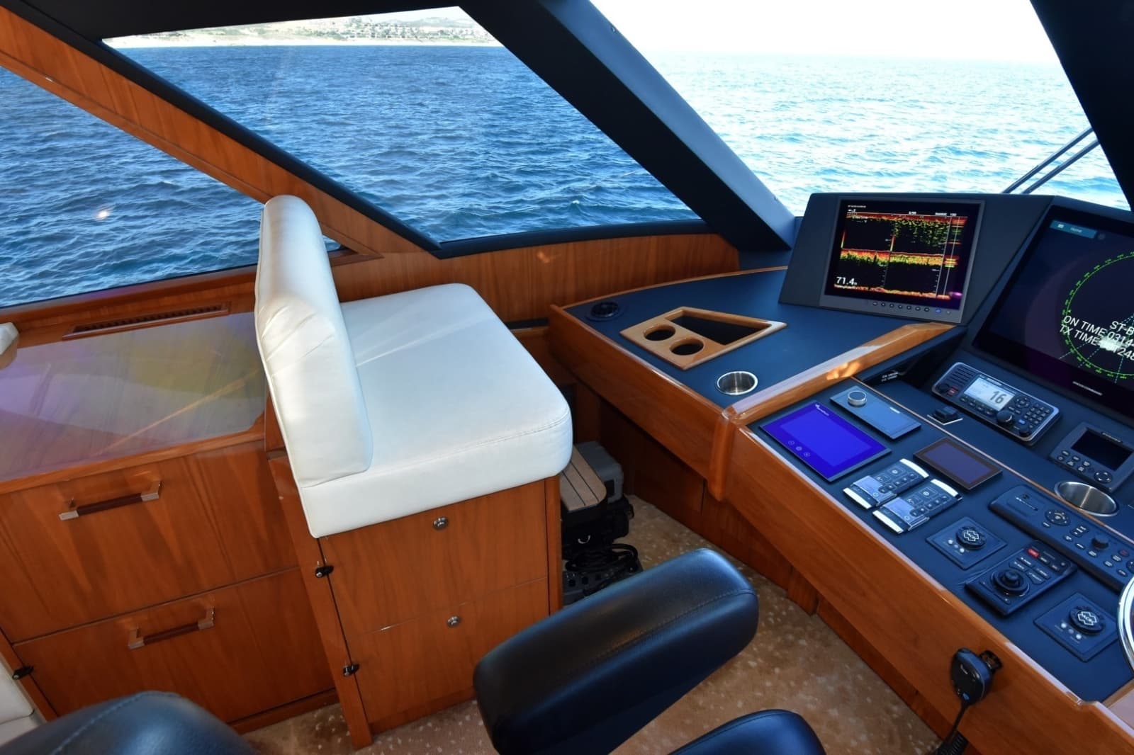 2019 Viking 80 Skybridge - Photo 123